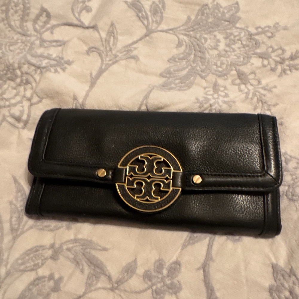 Tory Burch Amanda Continental Envelope Pebbled Leather Black Wallet